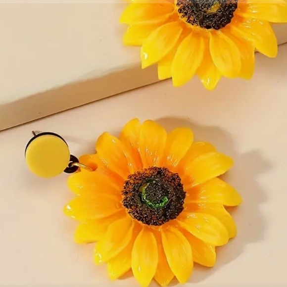 SUNFLOWER Drop Earrings - Picture 4 of 5